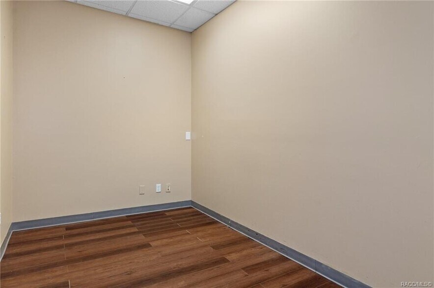 More Photos Of 102 E Highland Blvd, Inverness Drugstore For Sale