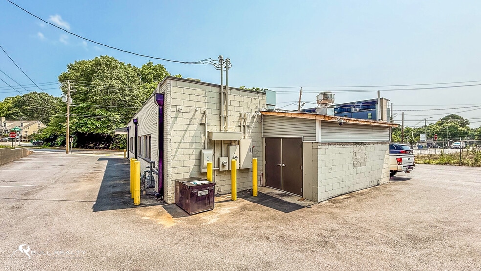 More Photos Of 845 Flat Shoals Ave SE, Atlanta Freestanding For Lease