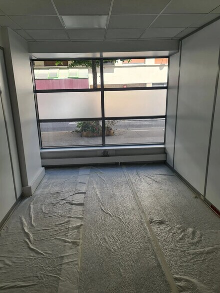 More Photos Of , Paris Office For Sale