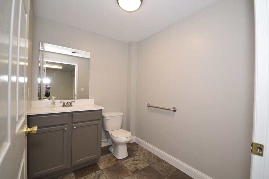 More Photos Of 7204 Executive Pky, House Springs Medical For Lease