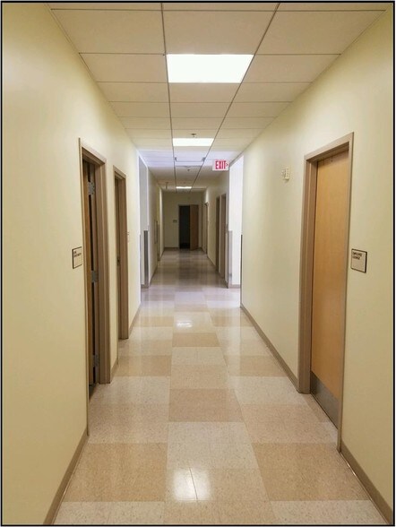 More Photos Of 4330 Tamiami Trl E, Naples Medical For Lease