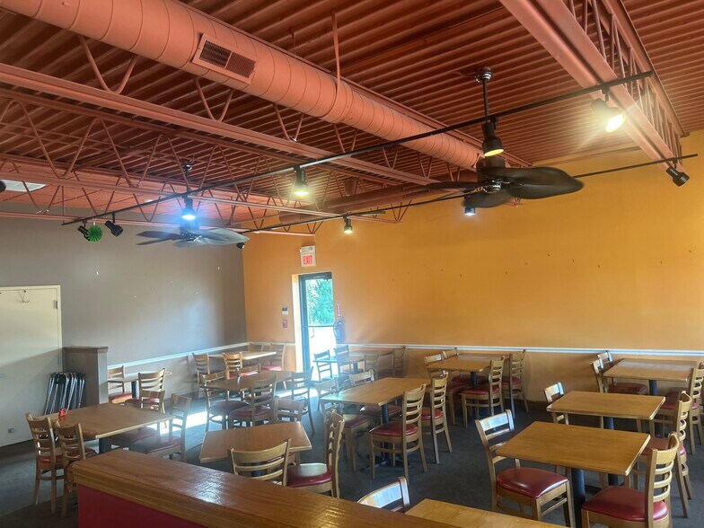 More Photos Of 5781 Seneca St, Elma Restaurant For Lease