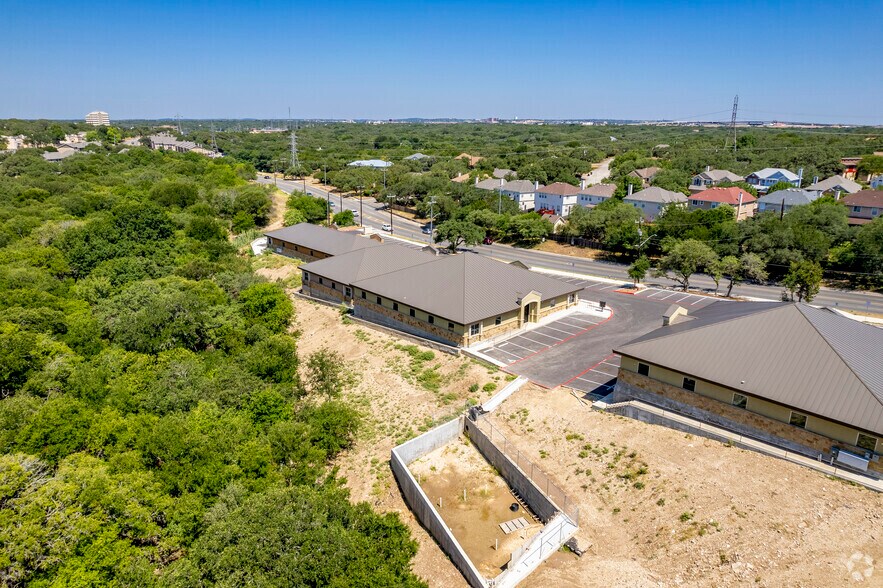 More Photos Of 2130 Thousand Oaks Blvd, San Antonio Office For Sale