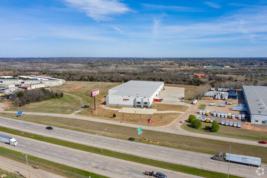 More Photos Of 11400 N I-35 Service Rd, Oklahoma City Warehouse For Lease