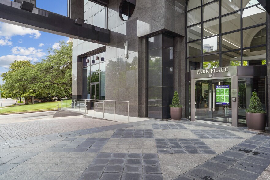 More Photos Of 2911 Turtle Creek Blvd, Dallas Office For Lease