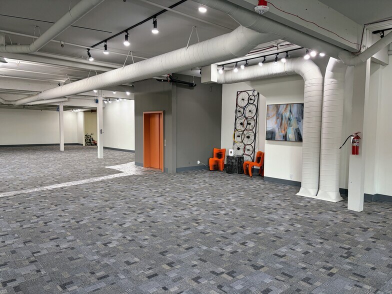 More Photos Of 16705 Southcenter Pky, Tukwila Freestanding For Sale