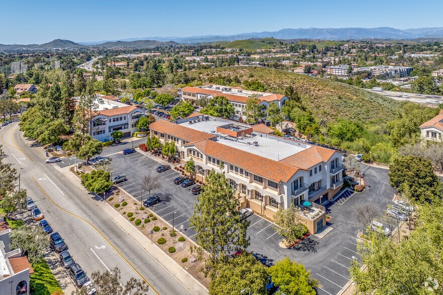 More Photos Of 351 Rolling Oaks Dr, Thousand Oaks Medical For Lease