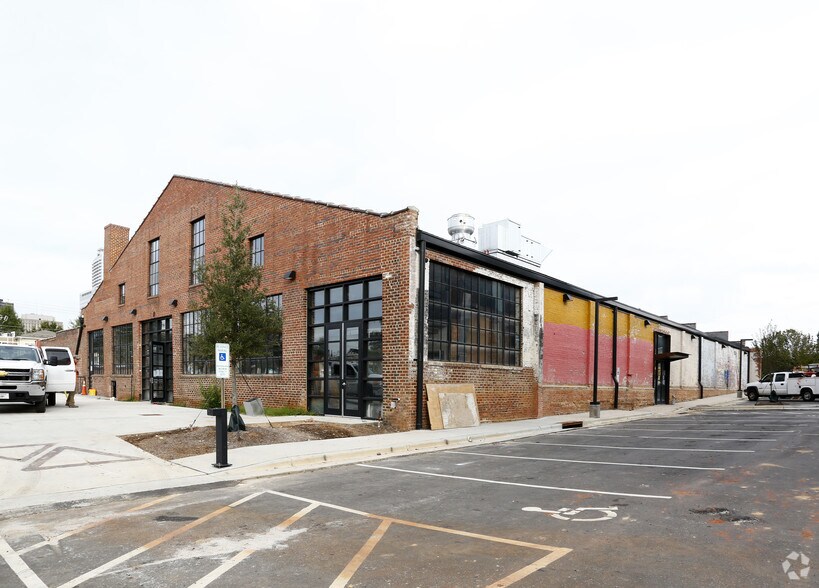 More Photos Of 500 E Davie St, Raleigh Restaurant For Lease