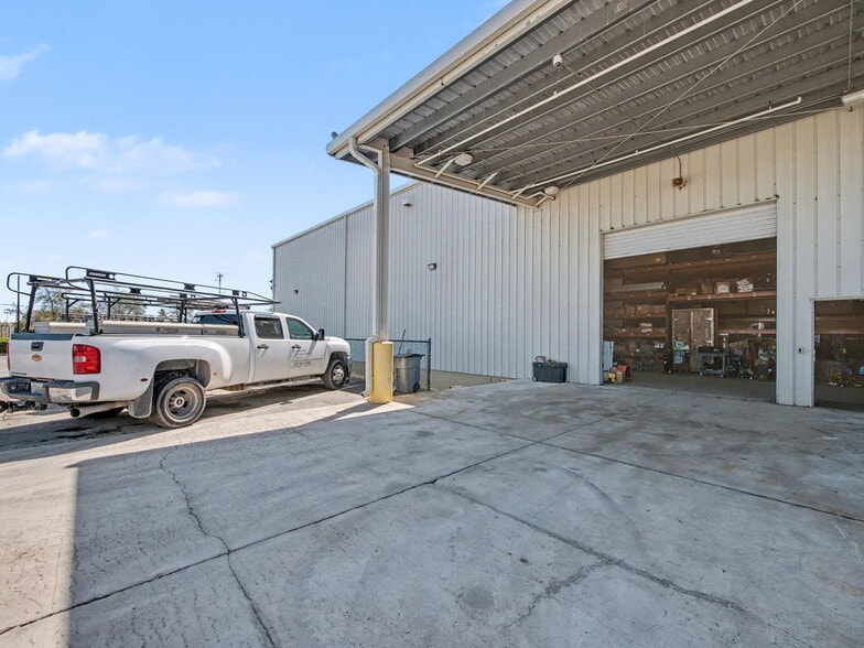 More Photos Of 6861 Garden Rd, Riviera Beach Warehouse For Sale