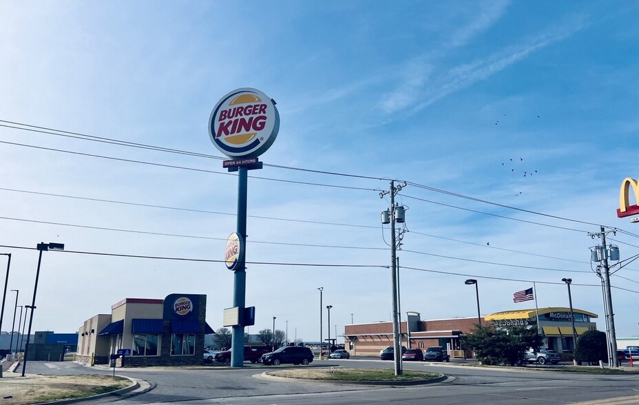 Primary Photo Of 2500 S Country Club Rd, El Reno Fast Food For Sale