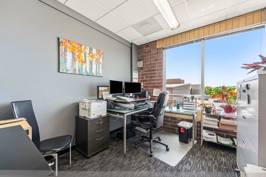 More Photos Of 861 Southpark Dr, Littleton Flex For Lease