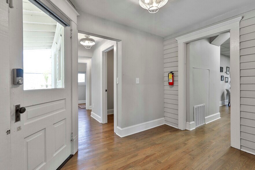 More Photos Of 53 Washington St, Fairburn Office For Sale