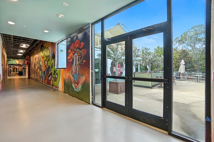 More Photos Of 933 Louise Ave, Charlotte Storefront For Lease