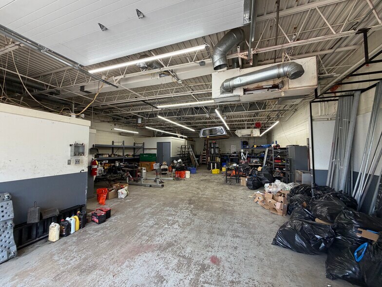 More Photos Of 521 Irish Hill Rd, Runnemede Light Distribution For Sale