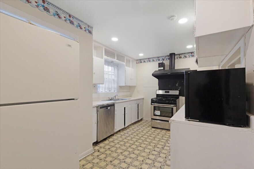 More Photos Of 2121 N Grand Blvd, Pearland Specialty For Sale