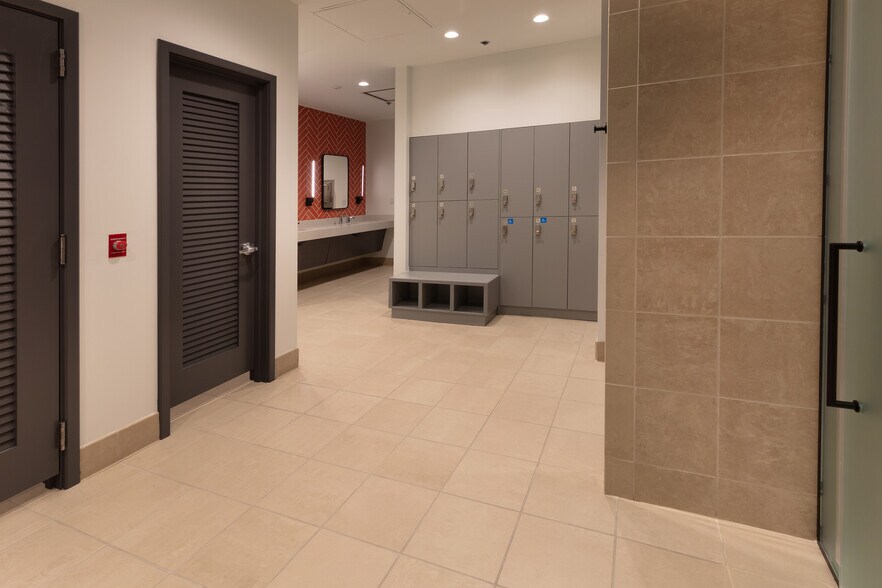 More Photos Of 1030 15th St NW, Washington Office For Lease
