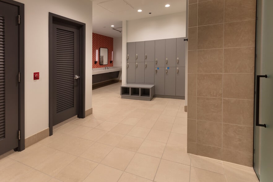 More Photos Of 1030 15th St NW, Washington Office For Lease