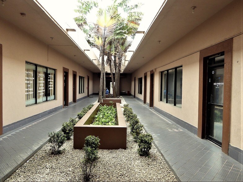 More Photos Of 3700-3750 W 16th Ave, Hialeah Office For Sale