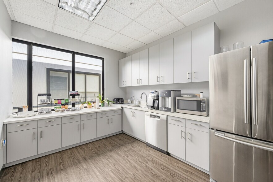 More Photos Of 12820-12840 Saratoga-Sunnyvale Rd, Saratoga Office For Lease