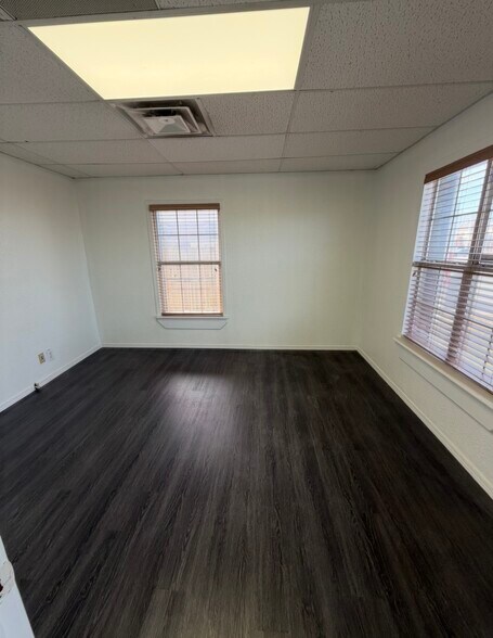 More Photos Of 510 N Lynn Riggs Blvd, Claremore Office Residential For Sale