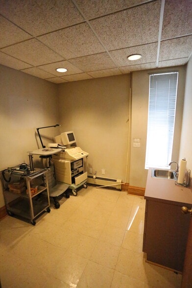 More Photos Of 117 70th St, Brooklyn Office Residential For Lease