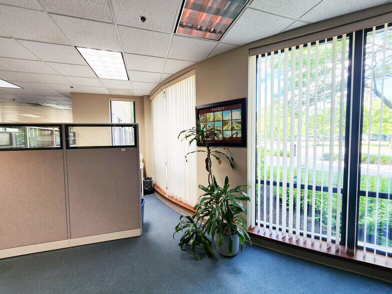More Photos Of 6 Ashley Dr, Scarborough Office For Lease