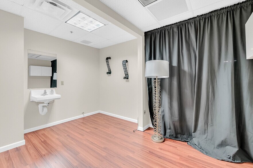 More Photos Of 7932 W Sand Lake Rd, Orlando Office For Sale