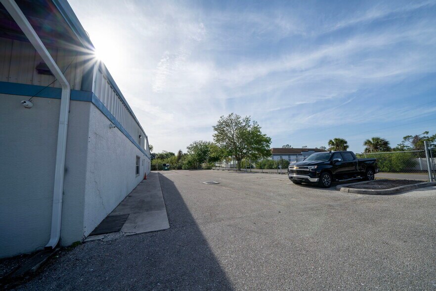 More Photos Of 25451 Fortran Dr, Punta Gorda Warehouse For Sale