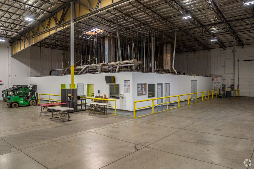 More Photos Of 250 Vista Blvd, Sparks Warehouse For Lease