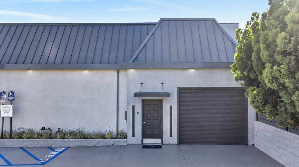 More Photos Of 703 S Main St, Burbank Showroom For Sale