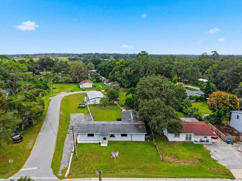 More Photos Of 1340 Howell Ave, Brooksville Office For Sale