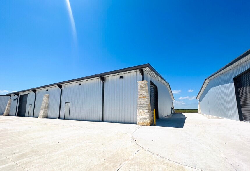 Primary Photo Of 21901 US-79 Hwy, Taylor Unknown For Sale