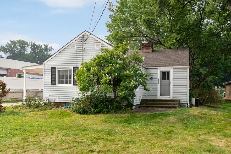 More Photos Of 608 Applegrove St NW, North Canton Office For Sale