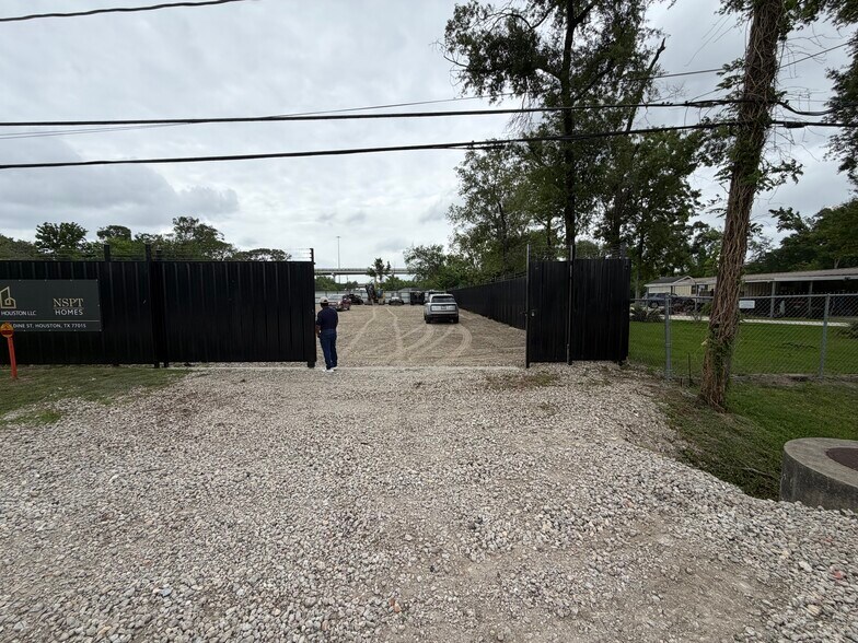 More Photos Of 14741 Waldine st, Houston Land For Lease