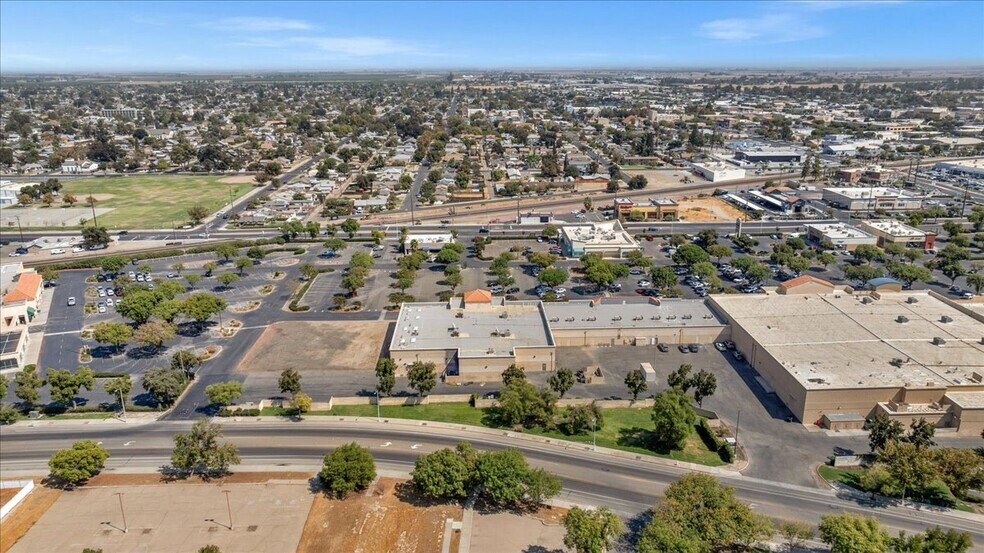 More Photos Of 580 N 11th Ave, Hanford Freestanding For Lease