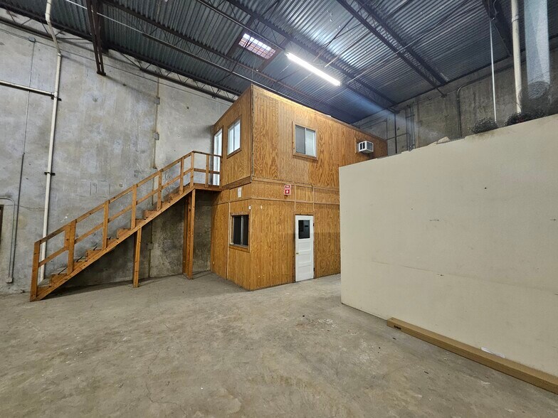 More Photos Of 157 Lone Star Blvd, San Antonio Warehouse For Lease