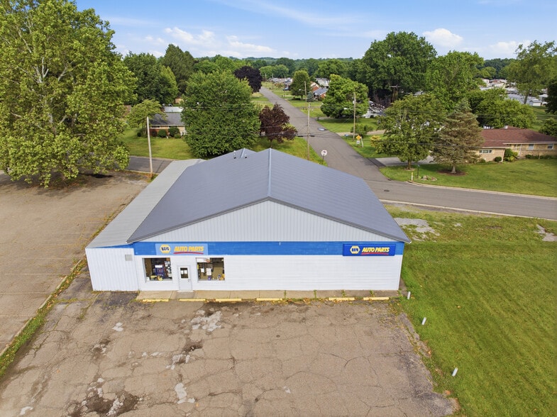 More Photos Of 701 Main St N, Navarre General Retail For Sale