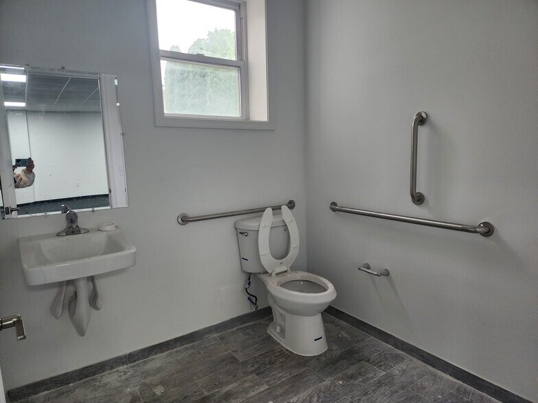 More Photos Of 1131 Trexlertown Rd, Trexlertown Light Distribution For Lease