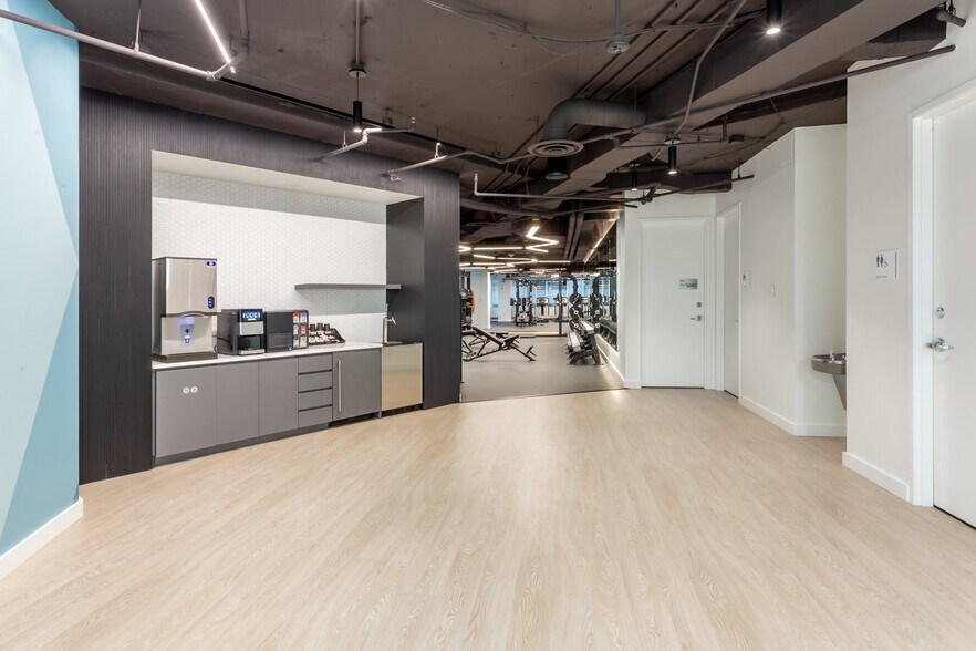 More Photos Of 5335 Wisconsin Ave NW, Washington Office For Lease