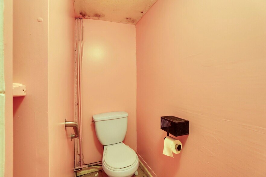 More Photos Of 11472 Broad St SW, Pataskala Bar For Lease