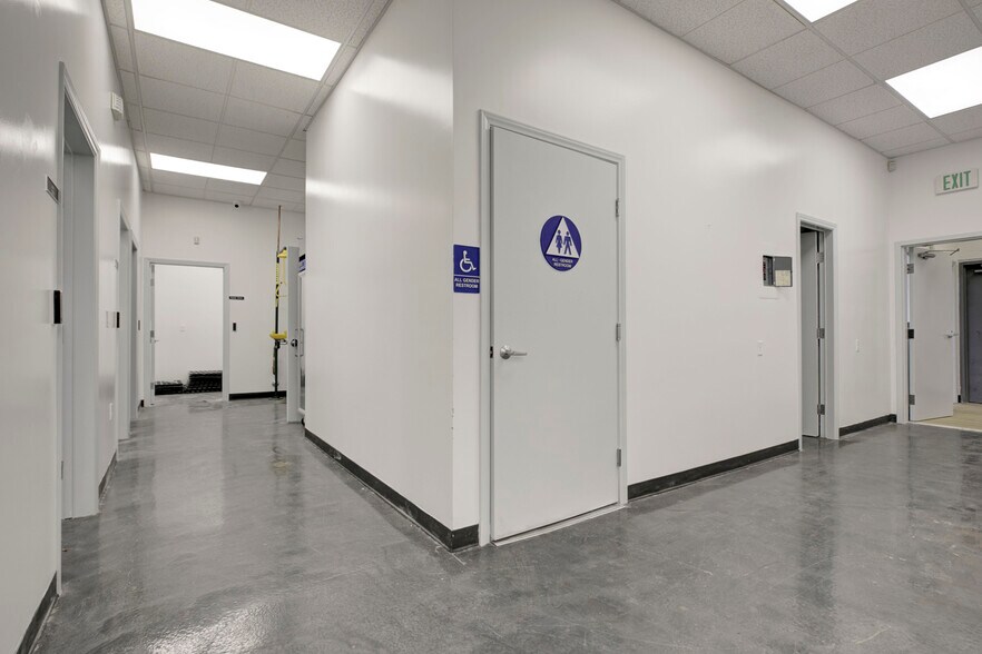 More Photos Of 18417 Bryant St, Northridge Service For Sale