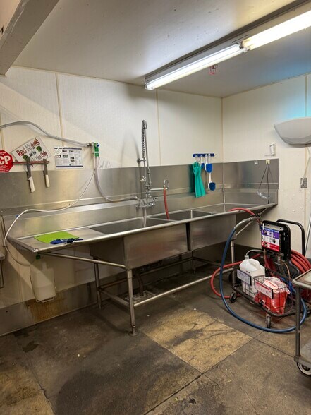 More Photos Of 1915 Douglas Blvd, Roseville Supermarket For Sale