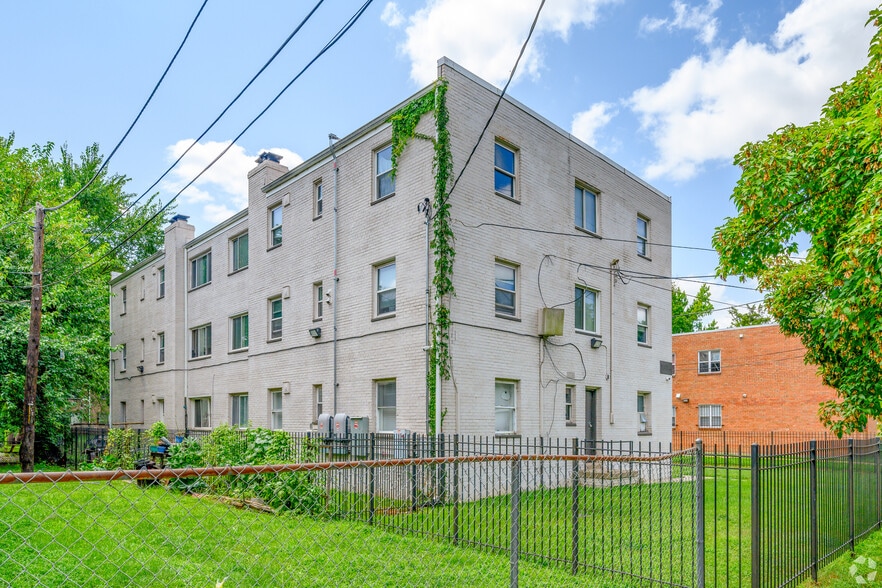 More Photos Of 129 Yuma St SE, Washington Apartments For Sale