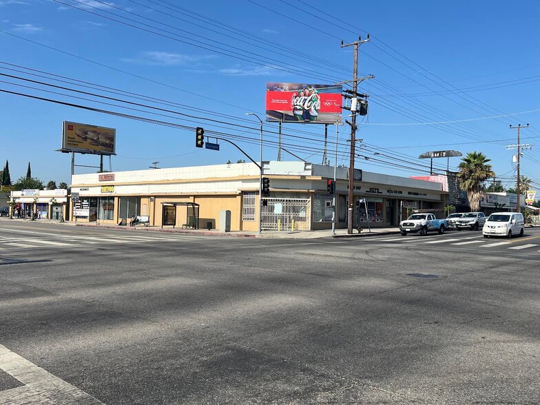 Primary Photo Of 19300-19306 Vanowen St, Reseda Storefront For Lease