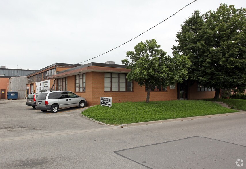 More Photos Of 89 Research Rd, Toronto Warehouse For Sale