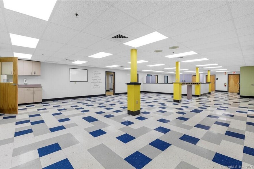 More Photos Of 192 Westbrook Rd, Essex Office For Sale