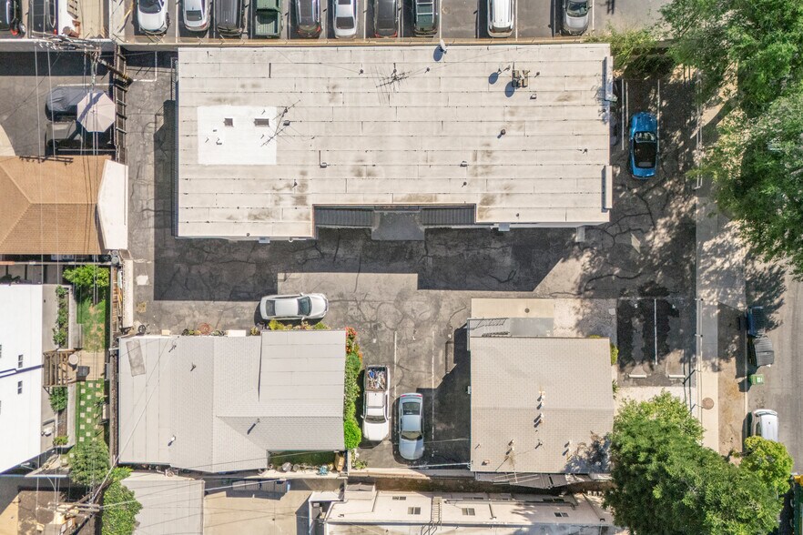 More Photos Of 14525 Albers St, Sherman Oaks Apartments For Sale