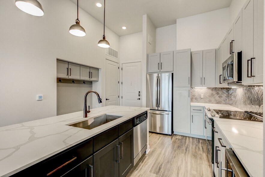 More Photos Of 4150 Belt Line Rd, Addison Apartments For Lease