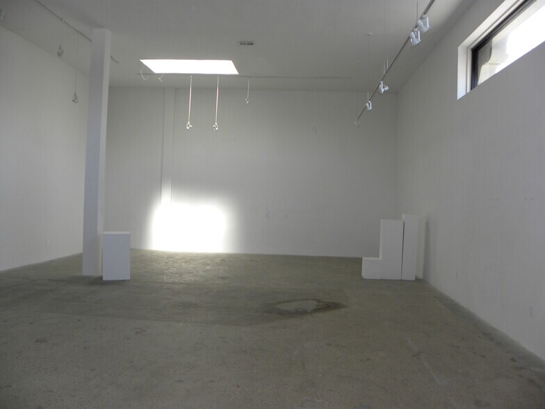 More Photos Of 1101-1119 S La Brea Ave, Los Angeles Freestanding For Lease
