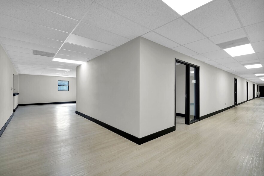 More Photos Of 2916 W University Blvd, Jacksonville Office For Lease